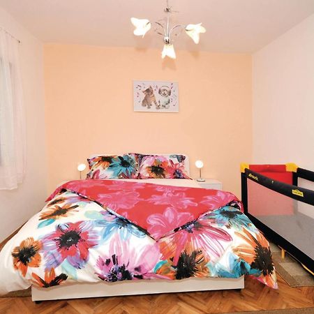 2 Bedroom Cozy Apartment In マリナ エクステリア 写真