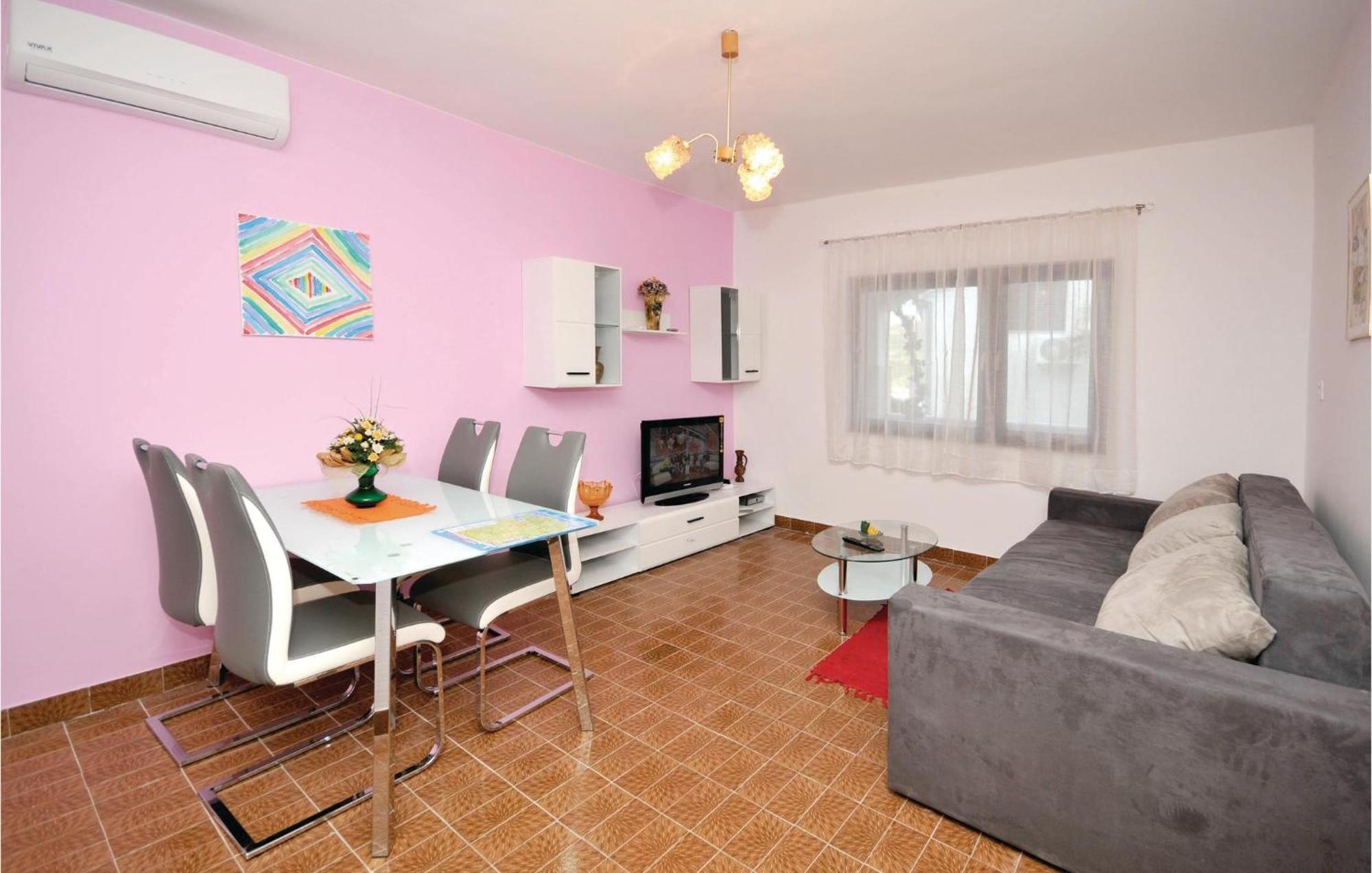 2 Bedroom Cozy Apartment In マリナ エクステリア 写真