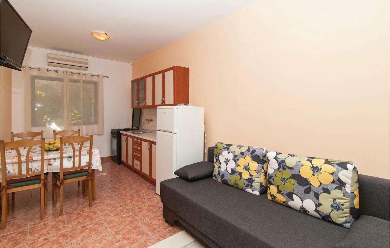 2 Bedroom Cozy Apartment In マリナ エクステリア 写真
